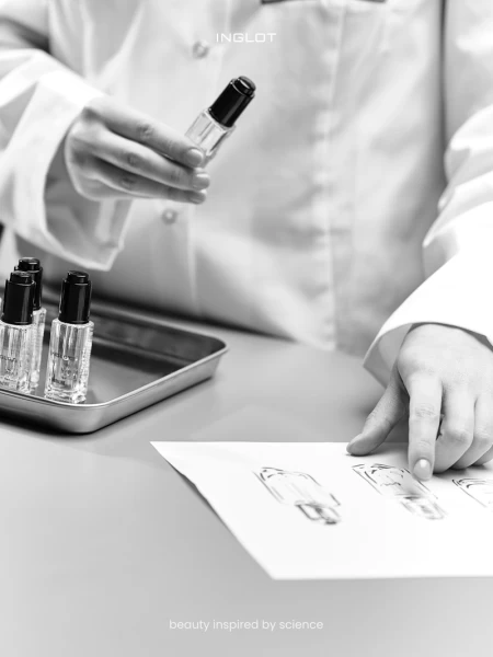 Combo 1 Kẻ Mắt Eyeliner Gel 77 + 1 Tinh Chất Duraline